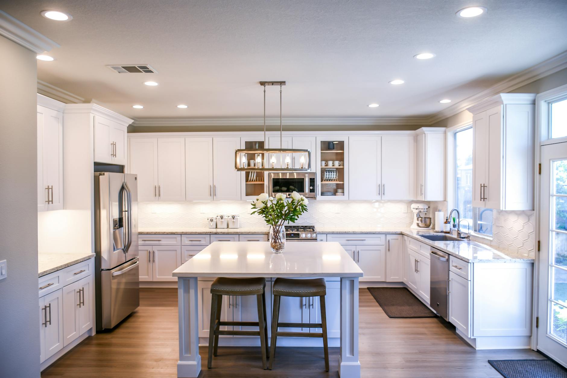 Show-Stopping Kitchen Island Ideas for Your Luxury Kitchen